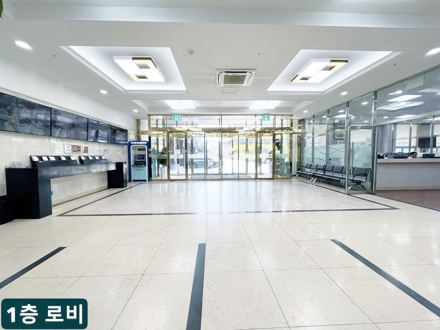 1층 로비2