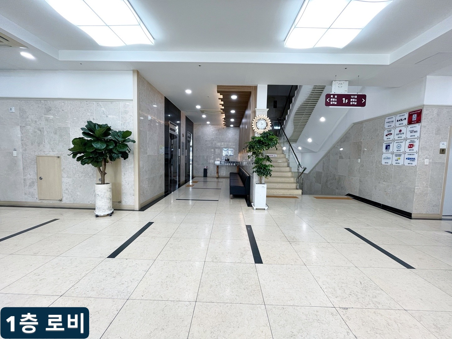 1층 로비3